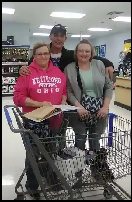 Fans with US Veteran David Haave Ft Wood MO USA -- David Haave